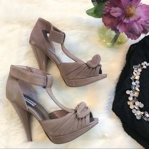 Steve Madden Blush Pumps